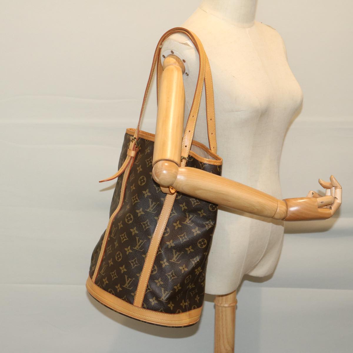 LOUIS VUITTON Monogram Bucket GM Shoulder Bag M42236 LV Auth ar11487