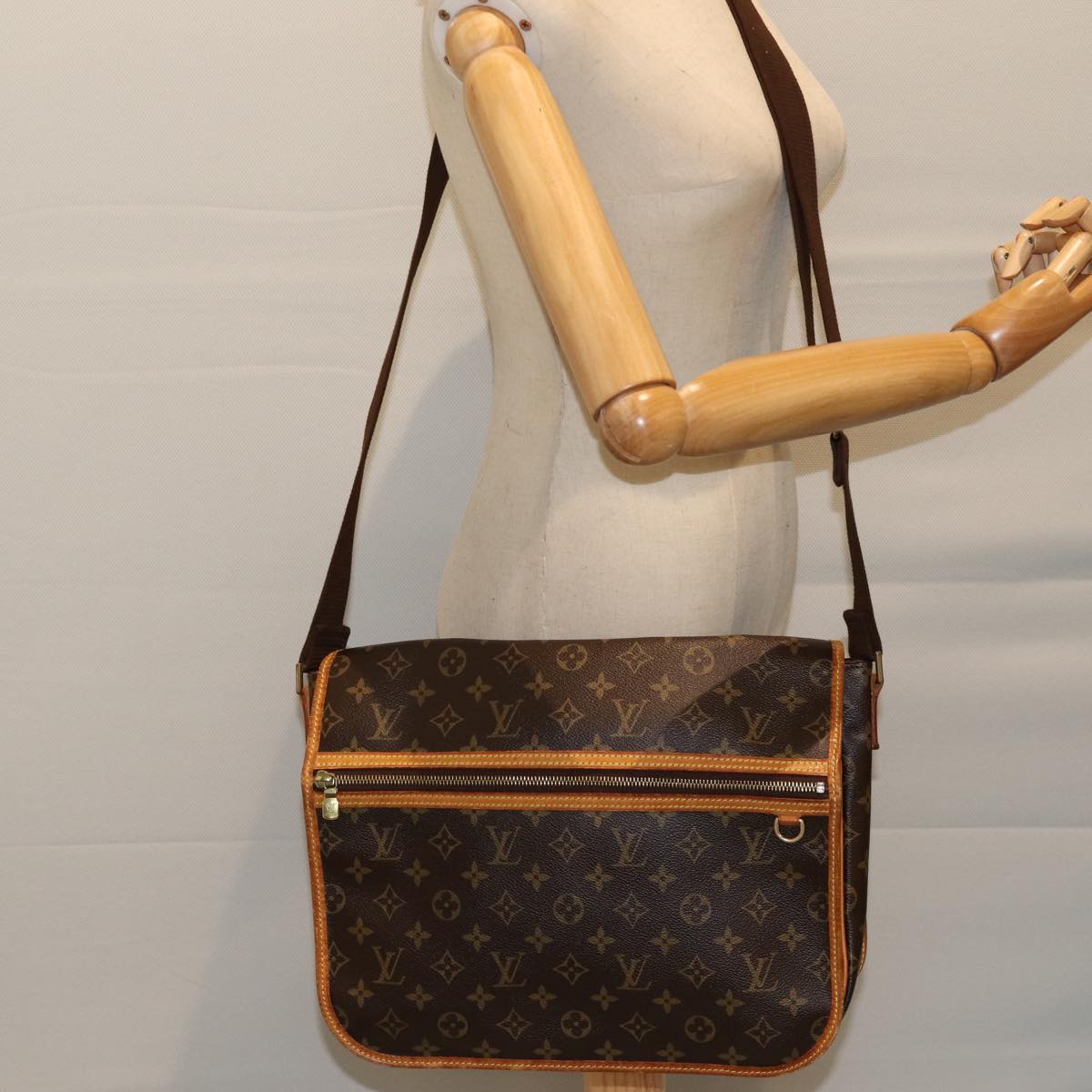 LOUIS VUITTON Monogram Messenger Bosphore GM Shoulder Bag M40105 Auth ar11586B