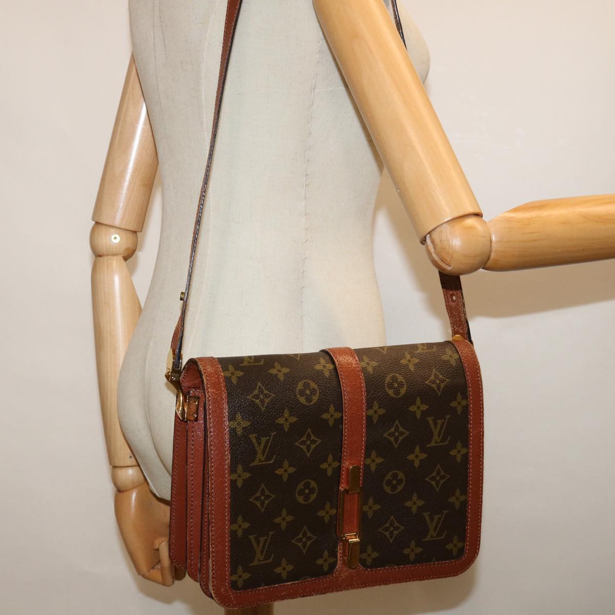 LOUIS VUITTON Monogram Ronpoan Shoulder Bag No.232 LV Auth ar11630B