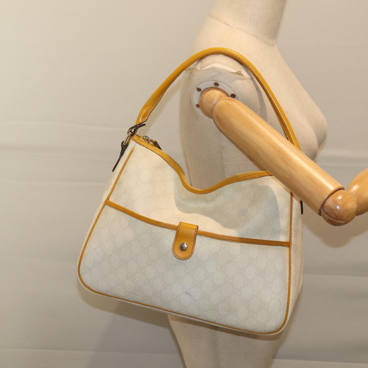 GUCCI GG Canvas Shoulder Bag PVC White Yellow Auth ar11691