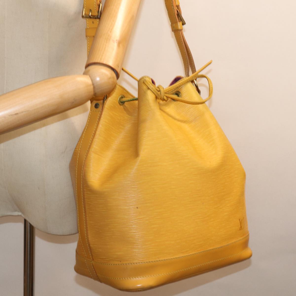 LOUIS VUITTON Epi Noe Shoulder Bag Tassili Yellow M44009 LV Auth ar11801B