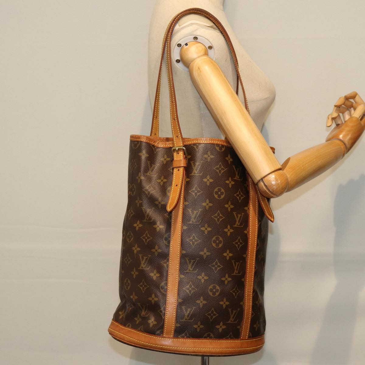 LOUIS VUITTON Monogram Bucket GM Shoulder Bag M42236 LV Auth ar11808B