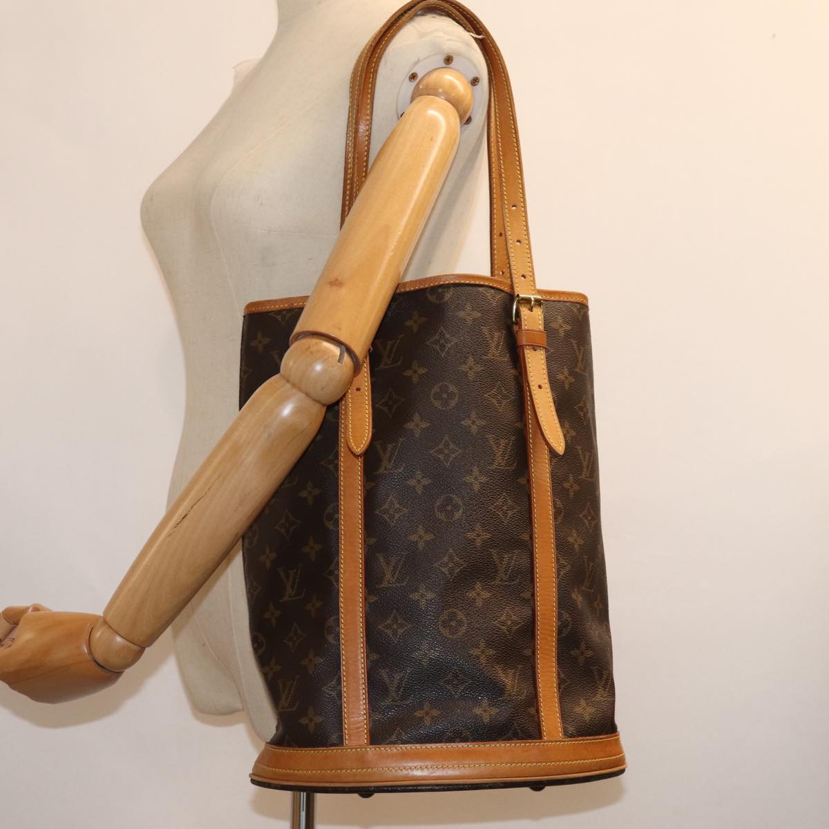 LOUIS VUITTON Monogram Bucket GM Shoulder Bag M42236 LV Auth ar11810B