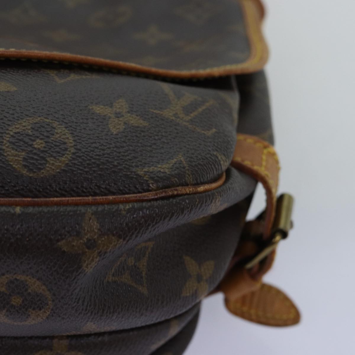 LOUIS VUITTON Monogram Saumur 30 Shoulder Bag M42256 LV Auth ar11831