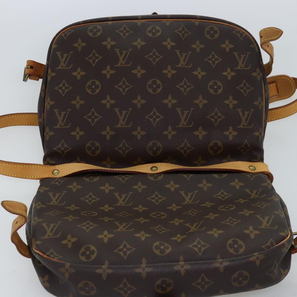 LOUIS VUITTON Monogram Saumur 30 Shoulder Bag M42256 LV Auth ar11831