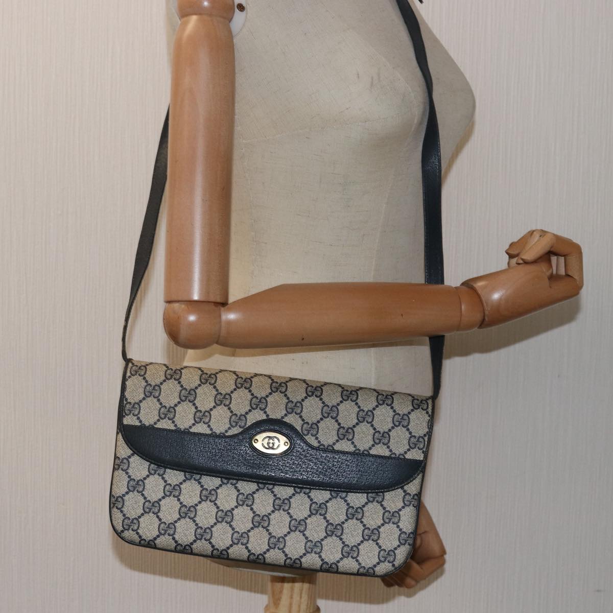 GUCCI GG Supreme Shoulder Bag PVC Leather Navy 004 106 0024 Auth ar11976