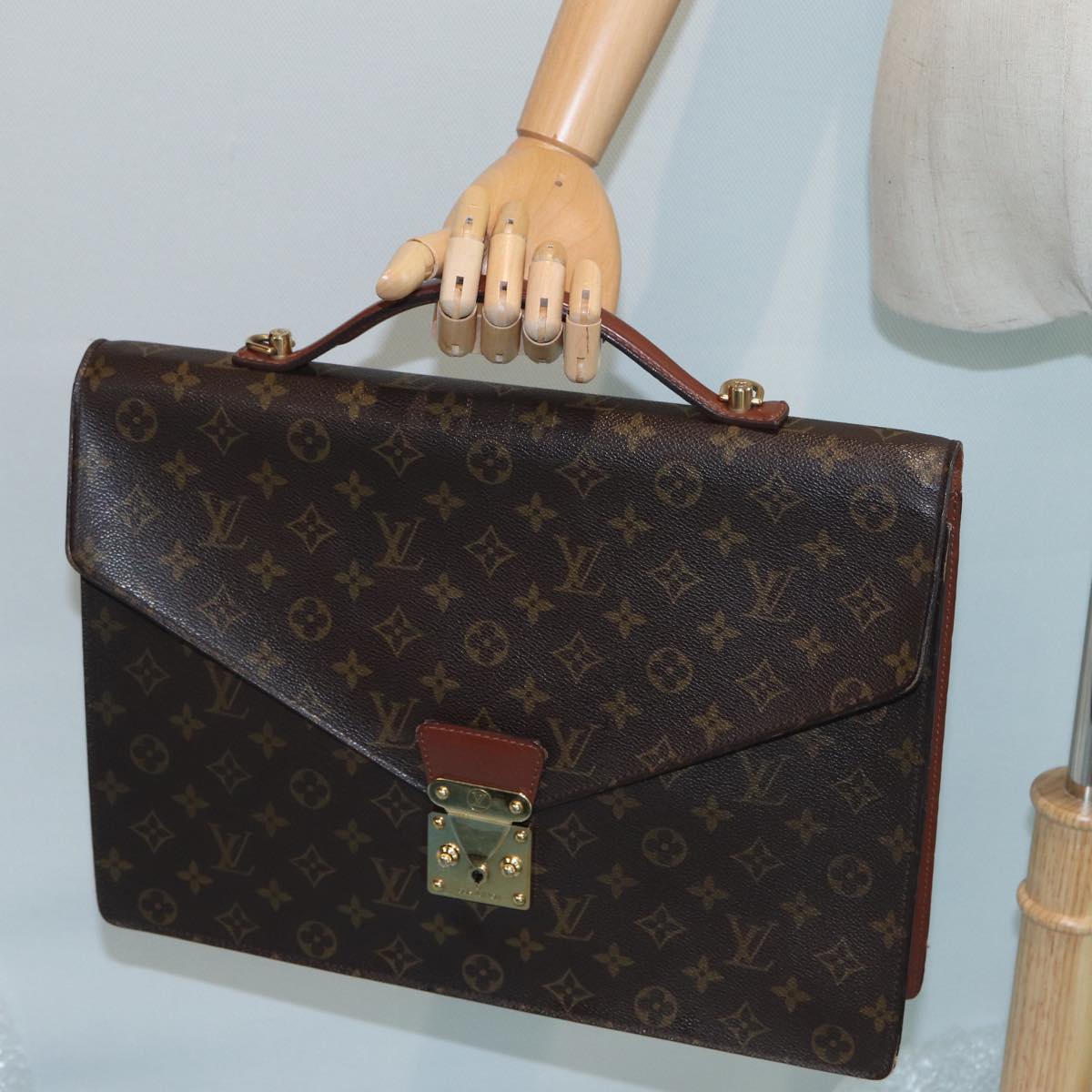 LOUIS VUITTON Monogram Porte Documents Bandouliere Bag M53338 LV Auth ar12103