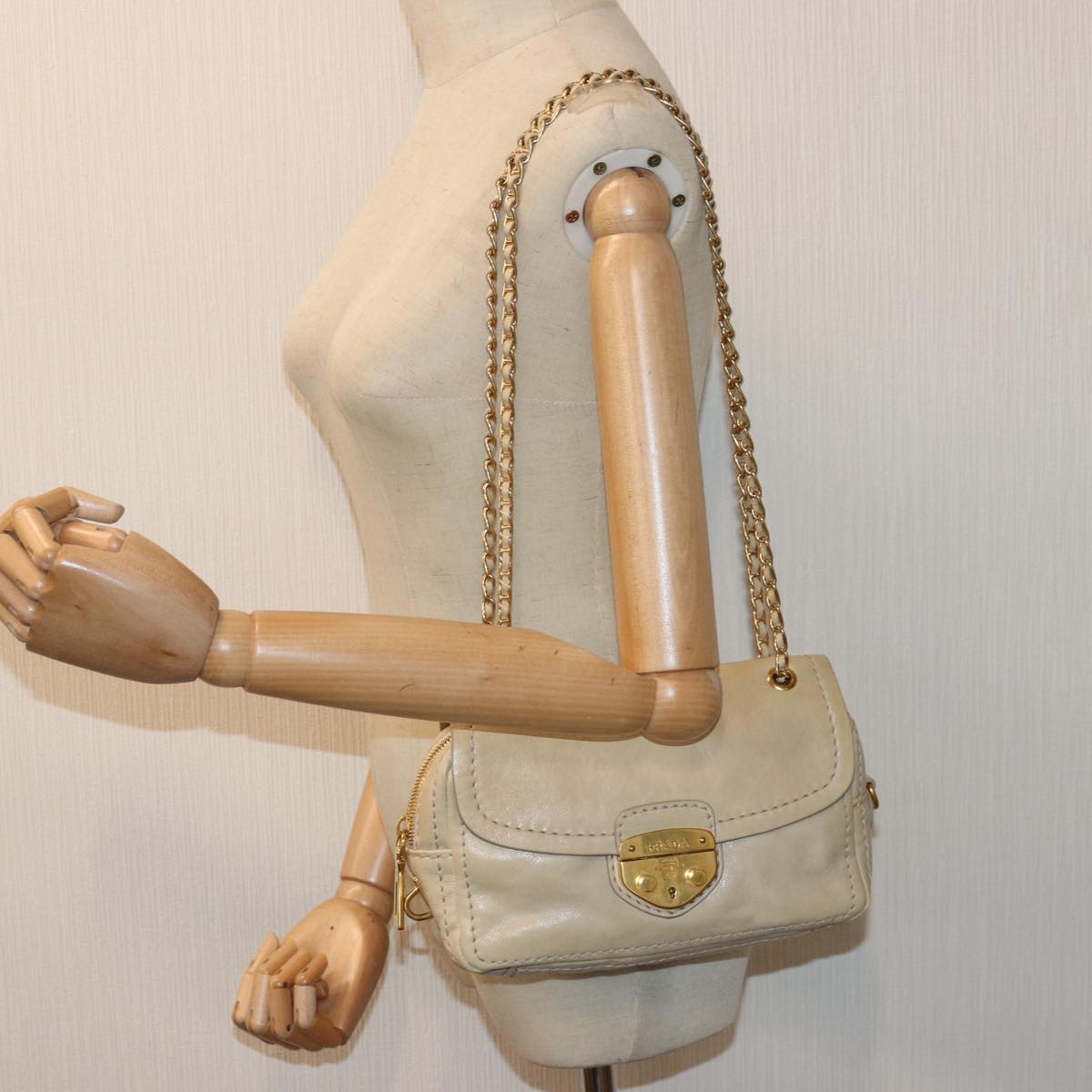 PRADA Chain Shoulder Bag Leather Beige Auth ar12197