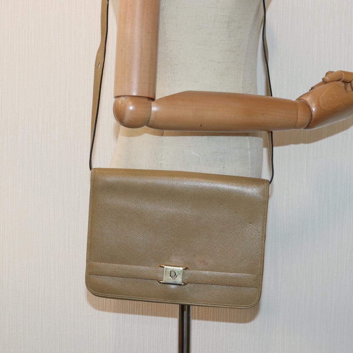 Christian Dior Shoulder Bag Leather Beige Auth ar12309