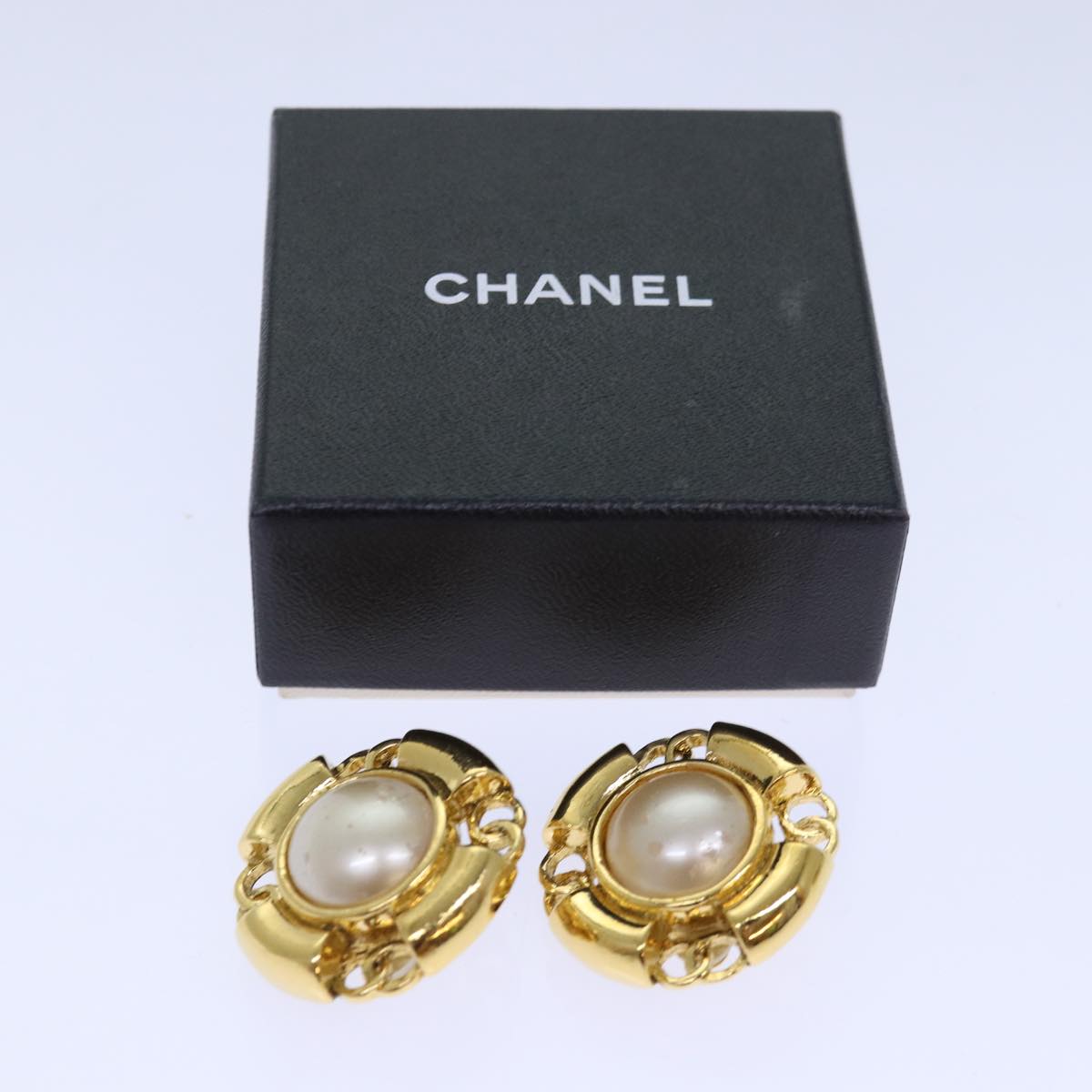 CHANEL COCO Mark Pearl Earring metal Gold CC Auth ar12349