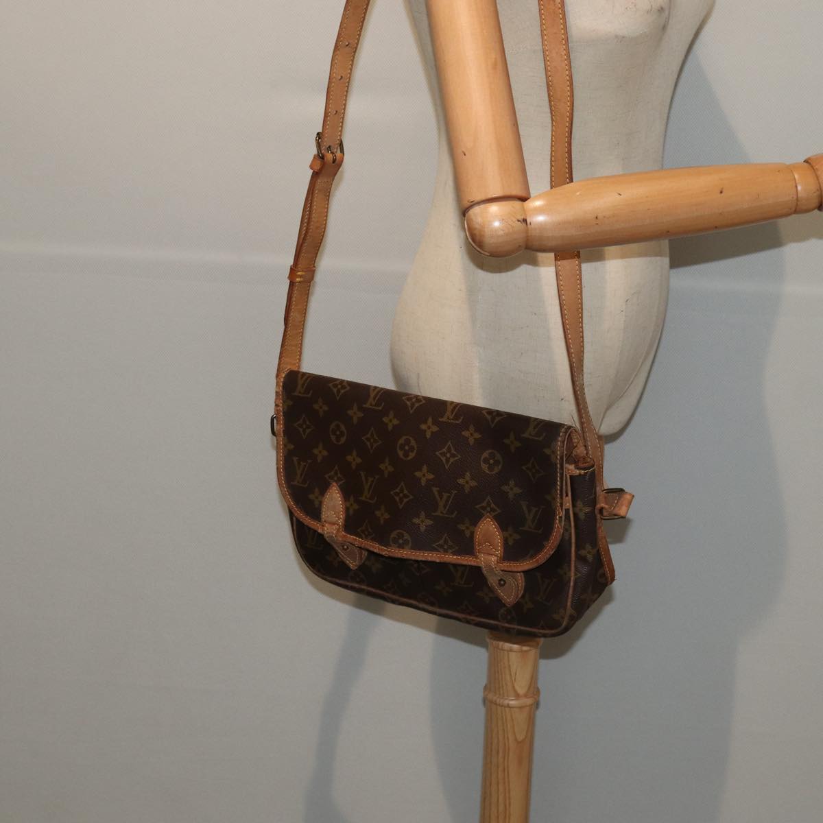 LOUIS VUITTON Monogram Gibeciere MM Shoulder Bag M42247 LV Auth ar12433