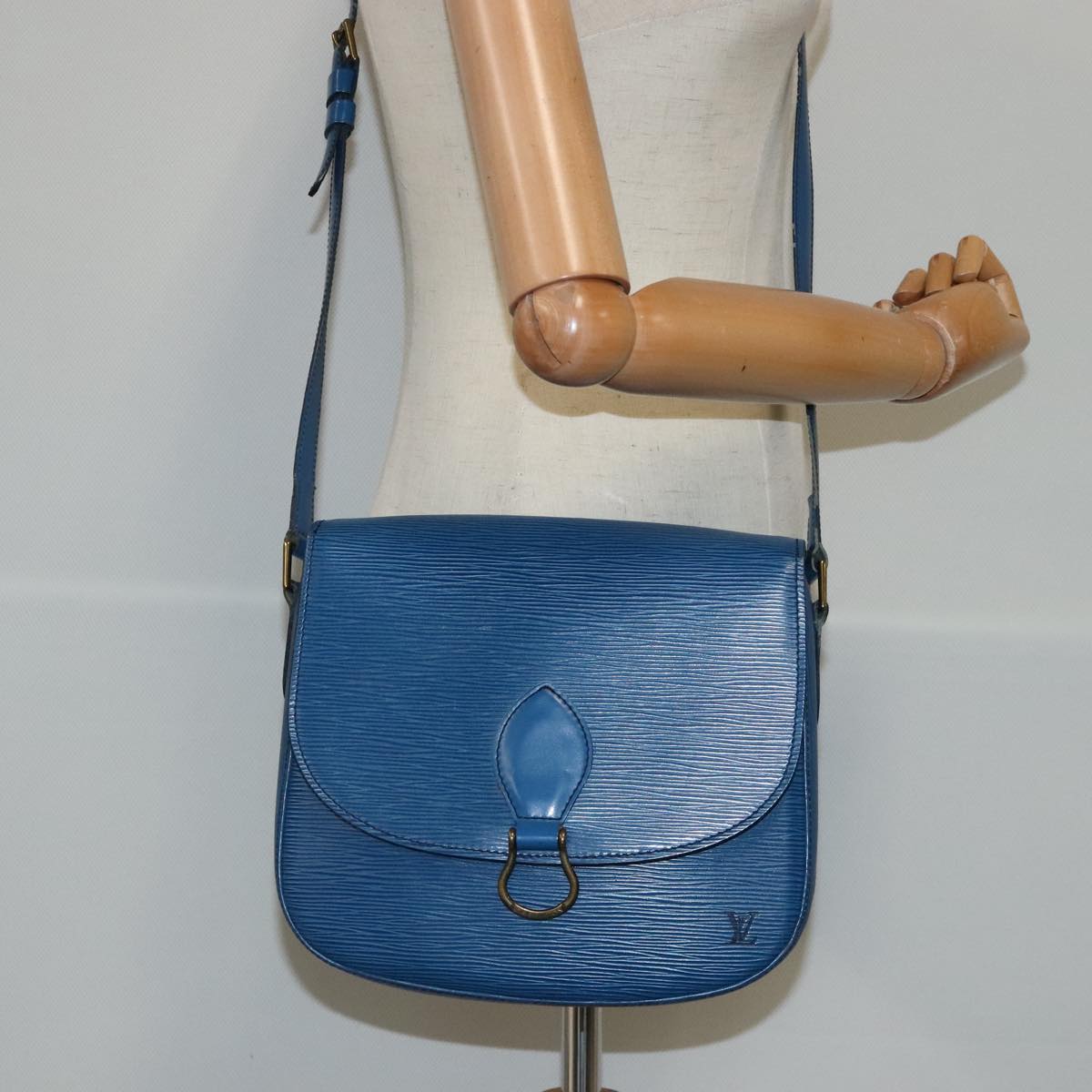 LOUIS VUITTON Epi Saint Cloud GM Shoulder Bag Toledo Blue M52195 LV Auth ar12563