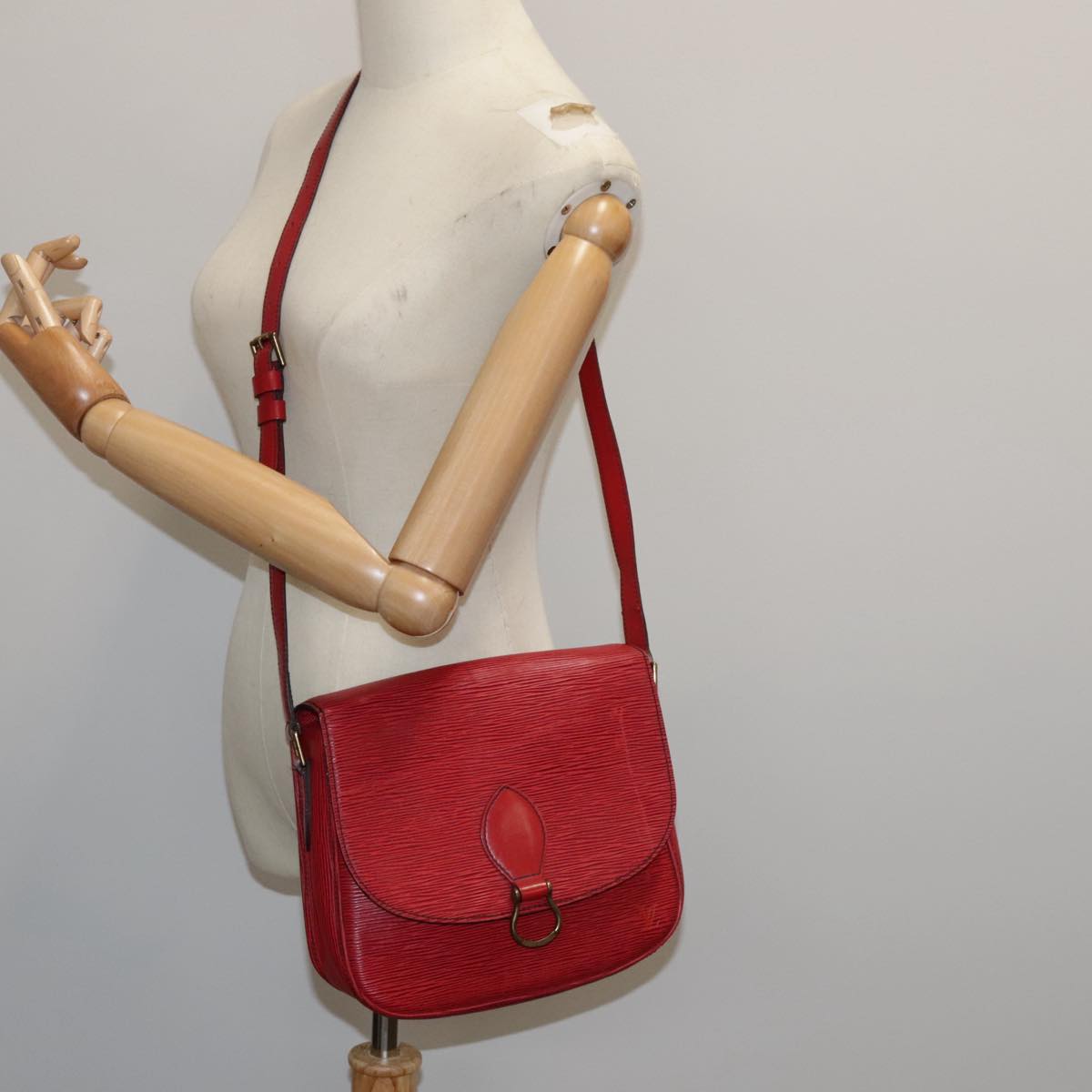 LOUIS VUITTON Epi Saint Cloud GM Shoulder Bag Red M52197 LV Auth ar12586