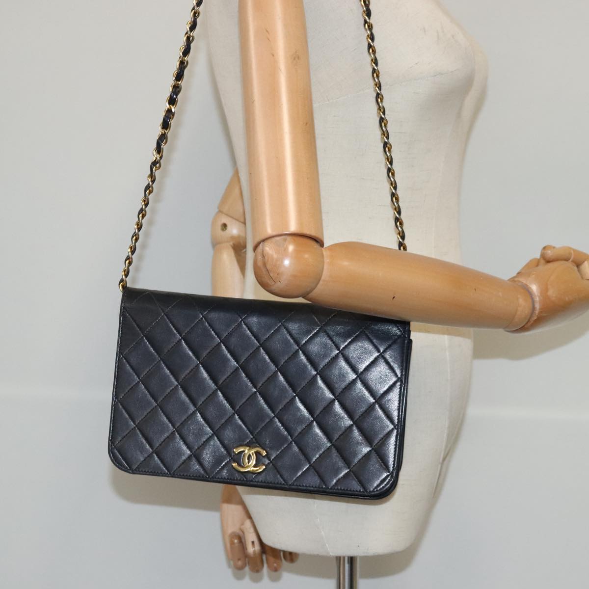 CHANEL Matelasse Chain Shoulder Bag Lamb Skin Black Gold CC Auth ar12621