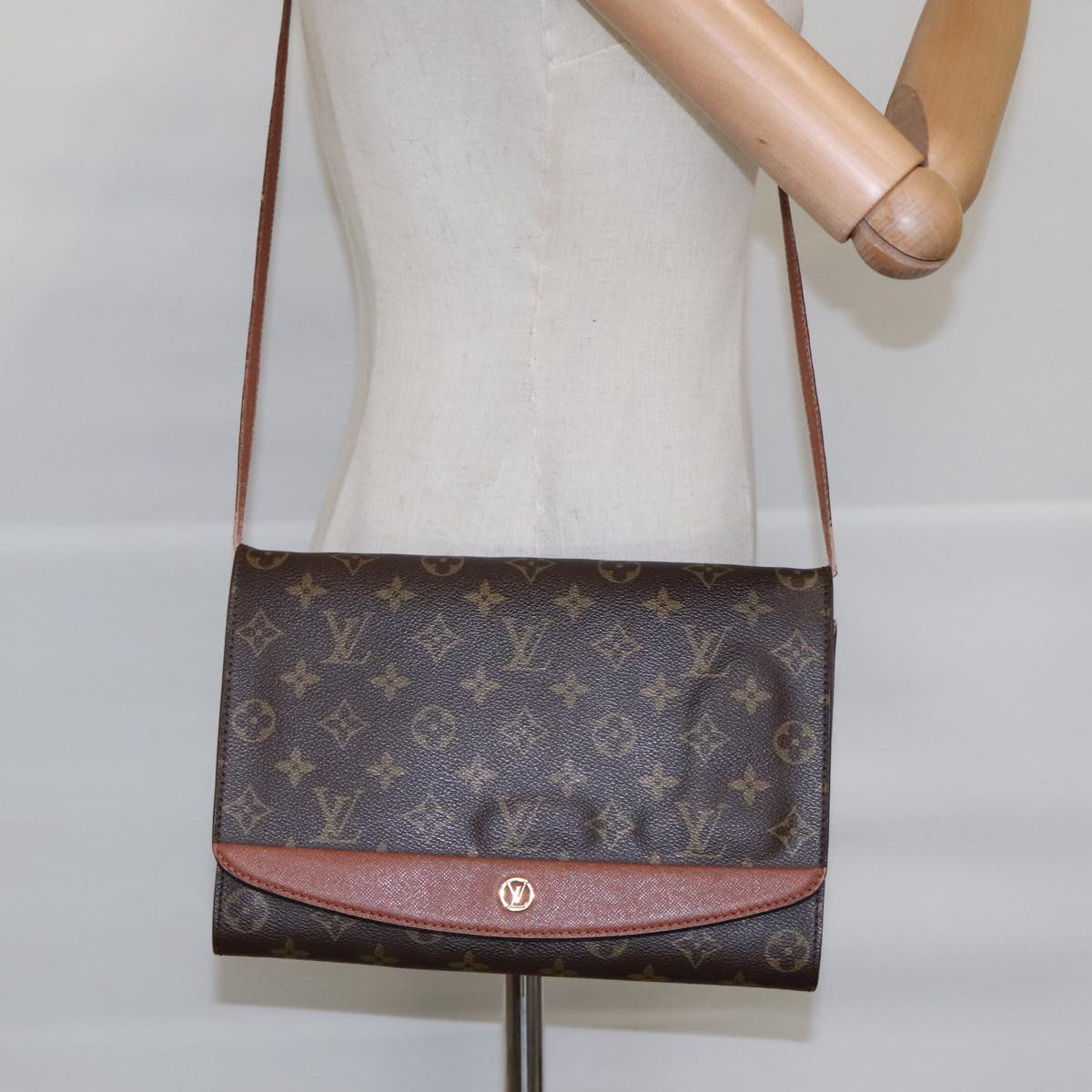 LOUIS VUITTON Monogram Bordeaux 27 Shoulder Bag M51797 LV Auth ar12696