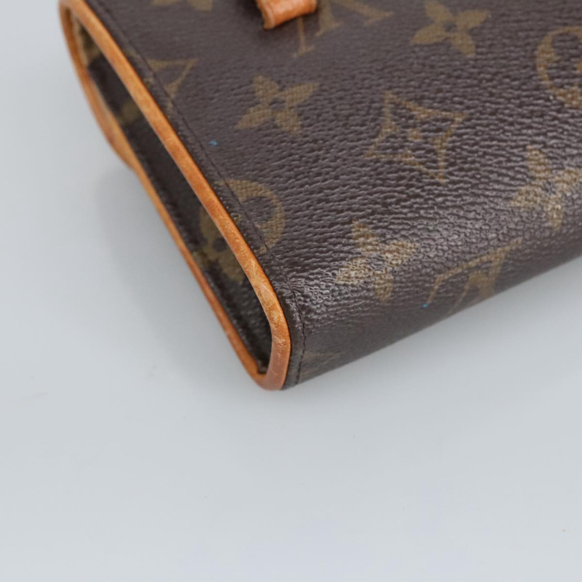 LOUIS VUITTON Monogram Pochette Florentine Waist bag M51855 LV Auth ar12736