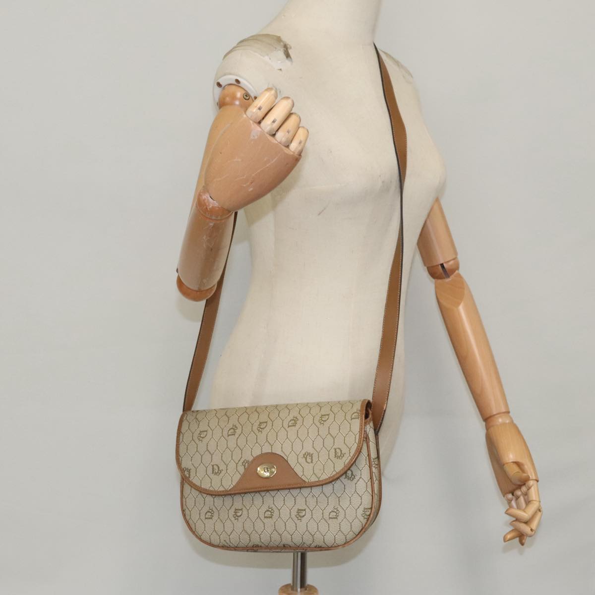 Christian Dior Honeycomb Canvas Shoulder Bag PVC Beige Brown Gold Auth ar12857