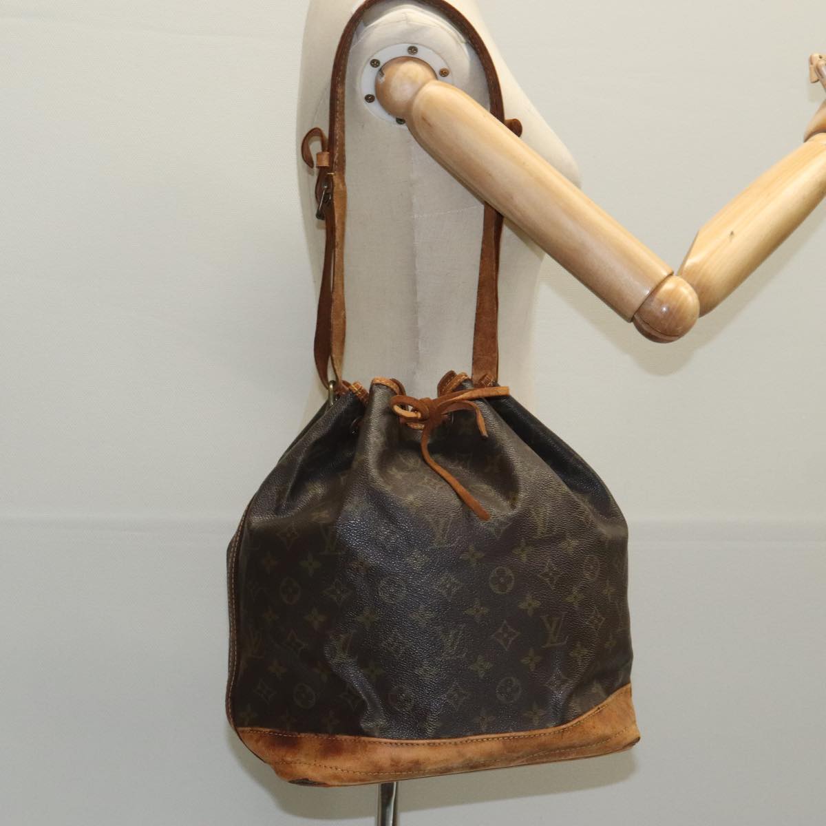 LOUIS VUITTON Monogram Noe Shoulder Bag M42224 LV Auth ar12880