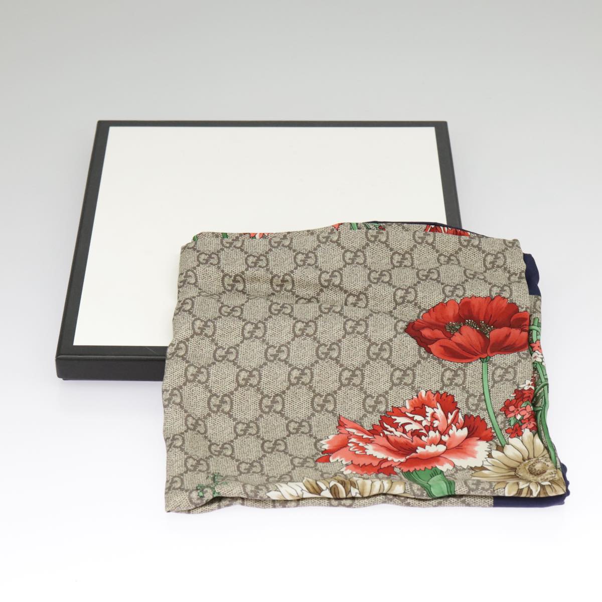 GUCCI Scarf Silk Beige Navy Auth ar12889