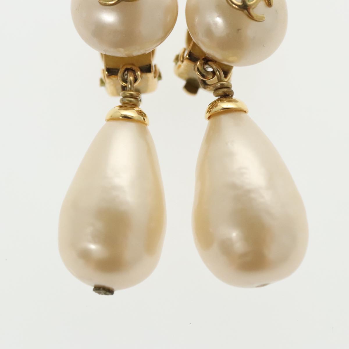 CHANEL Pearl Earring metal White CC Auth ar12918