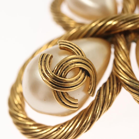 CHANEL Brooch metal Gold CC Auth ar13554