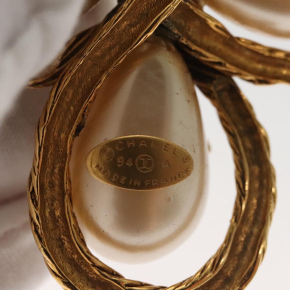 CHANEL Brooch metal Gold CC Auth ar13554