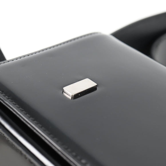 Salvatore Ferragamo Gancini Shoulder Bag Patent leather Black Auth ar13607A