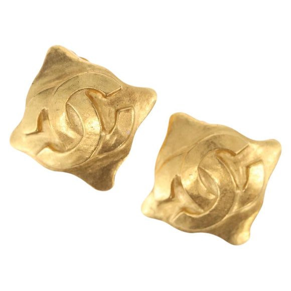 CHANEL Earring Metal Gold CC Auth ar14430