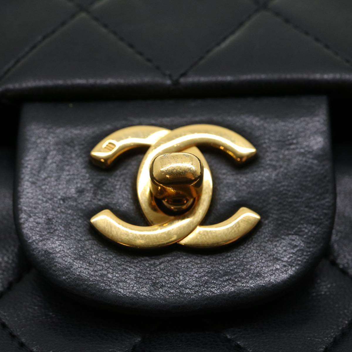 CHANEL Matelasse Double Flap Double Chain Shoulder Bag Lamb Skin CC Auth ar7438A