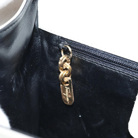 Salvatore Ferragamo Gancini Umhängetasche Leder Weiß Gold Auth ARZ115