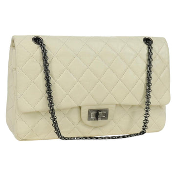 CHANEL Matelasse 2.55 Double Flap Chain Bag Leather White CC Auth ARZ713V