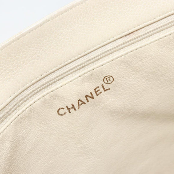 CHANEL Tote Bag Caviar Skin White CC Auth BA10649