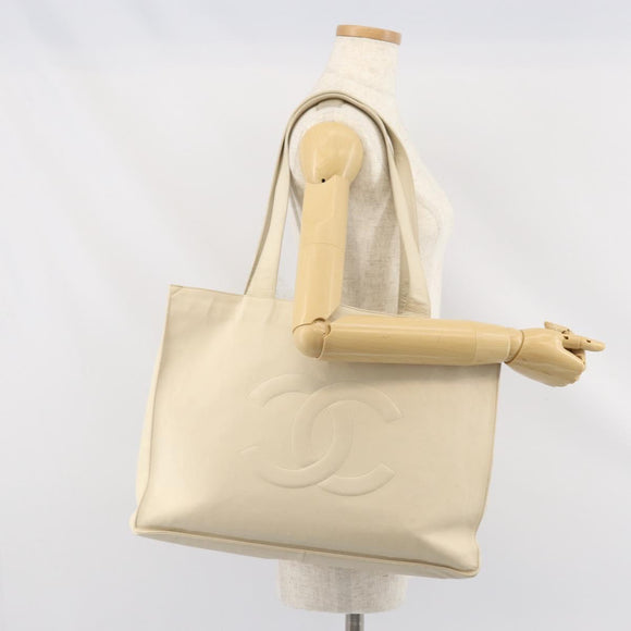 CHANEL Tote Bag Caviar Skin White CC Auth BA10649