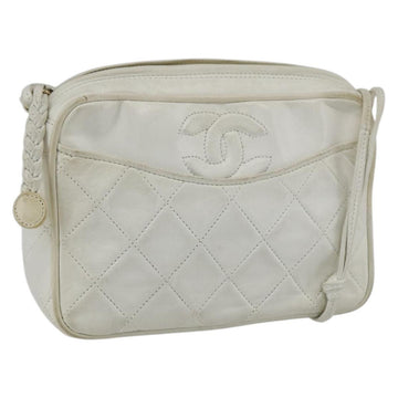 CHANEL Matelasse Shoulder Bag Leather White Gold CC Auth BA10848