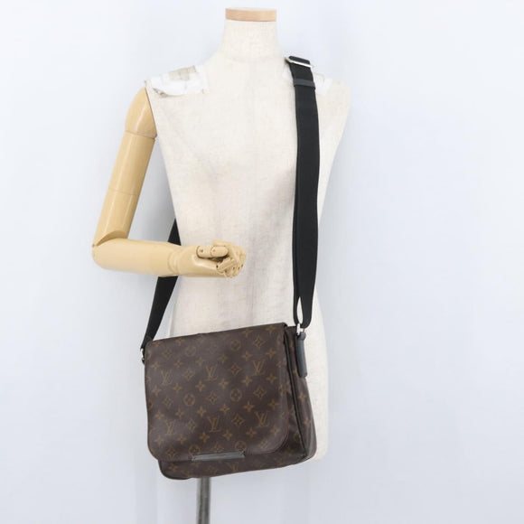 LOUIS VUITTON Monogram District PM Umhängetasche M40935 LV Auth BA10866