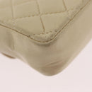 CHANEL Matelasse Pouch Lamsleer Beige Goud CC Auth BA10922-15