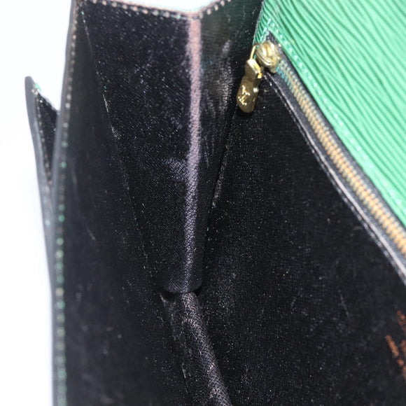 LOUIS VUITTON Epi Serie Dragonne Clutch Bag Green LV Auth BA11887