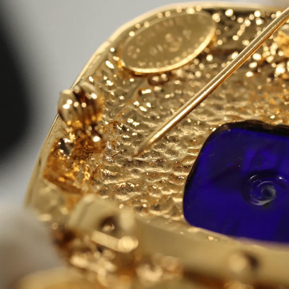 CHANEL Brooch metal Gold CC Auth BA1258AM