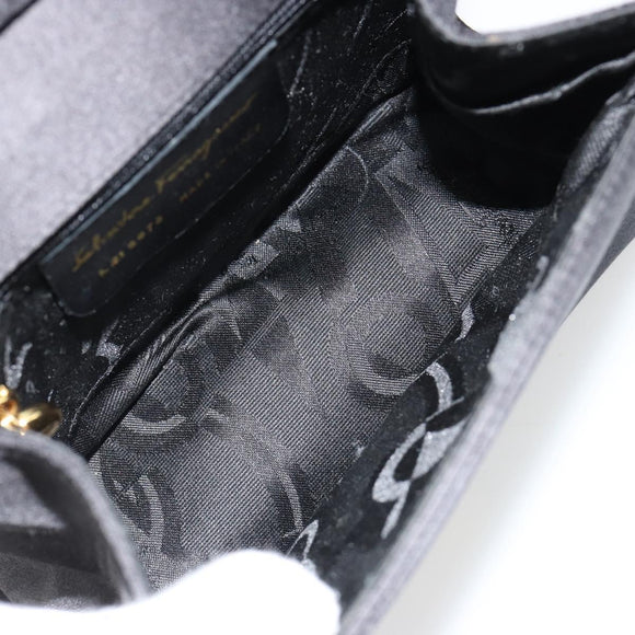 Salvatore Ferragamo Vala Schoudertas Satijn Zwart Goud Auth BA13042A