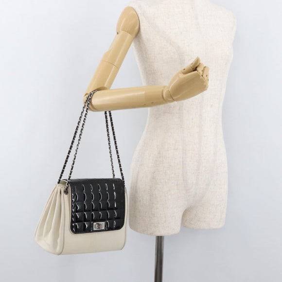 CHANEL Choco Bar Chain Shoulder Bag Leather White Silver black CC Auth BA13099A