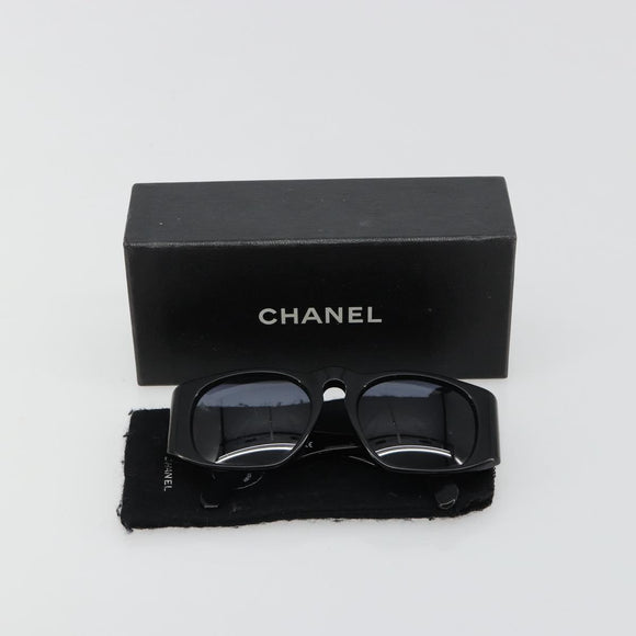 CHANEL Zonnebril plastic Zwart CC Auth BA13228