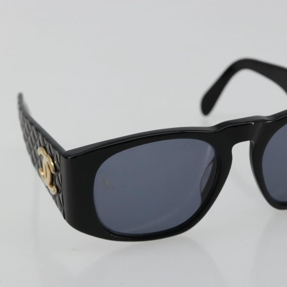CHANEL Zonnebril plastic Zwart CC Auth BA13228