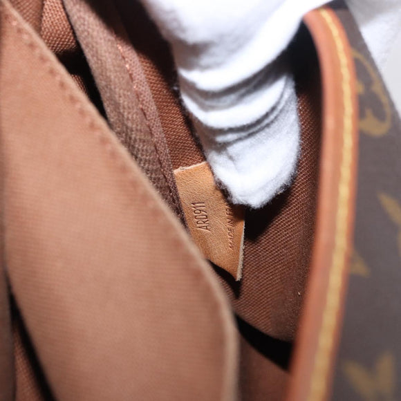 LOUIS VUITTON Monogram Saumur 35 Shoulder Bag M42254 LV Auth BA14087