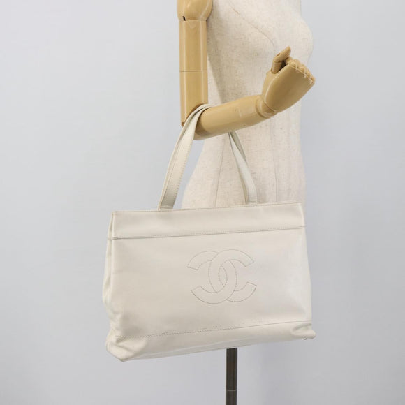 CHANEL Tote Bag Caviar Skin White CC Auth BA14587A