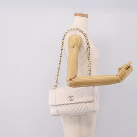 CHANEL V Stitch Chain Chevron Shoulder Bag Leather White Navy CC Auth BA15077SAM