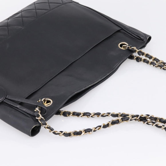 CHANEL Matelasse Chain Shoulder Bag Leather Black Gold Tone CC Auth BA16610