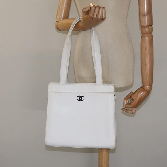 CHANEL Shoulder Bag Caviar Skin White CC Auth BA2340