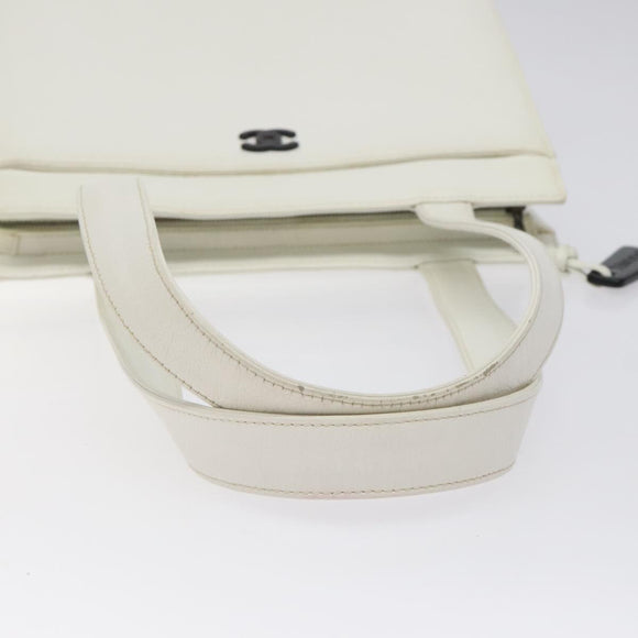 CHANEL Shoulder Bag Caviar Skin White CC Auth BA2340