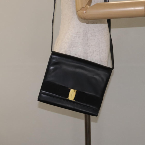 Salvatore Ferragamo Vala Shoulder Bag Leather Black Gold Auth BA3031
