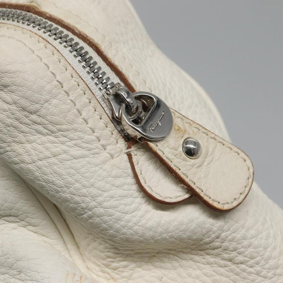 Salvatore Ferragamo Gancini Schoudertas Leer Wit Zilver Auth BA3224